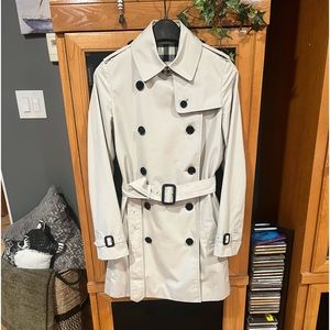 Burberry Harbourne Midi Trench Coat Beige Size 4 Petite with Garment Bag